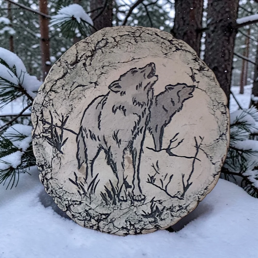 Shapes of Clay Wolf Howling Plaque Decor Round Hand Painted Mt St Helens Ash Vtg